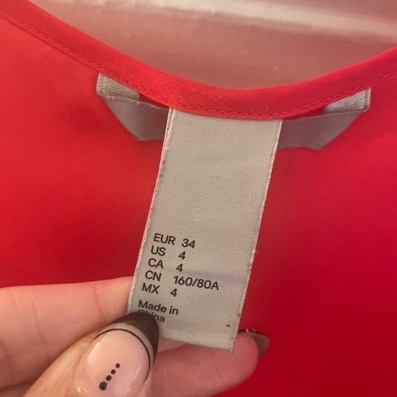 H & M Red Sheer button down 3/4 sleeve top size 4 - Picture 3 of 9